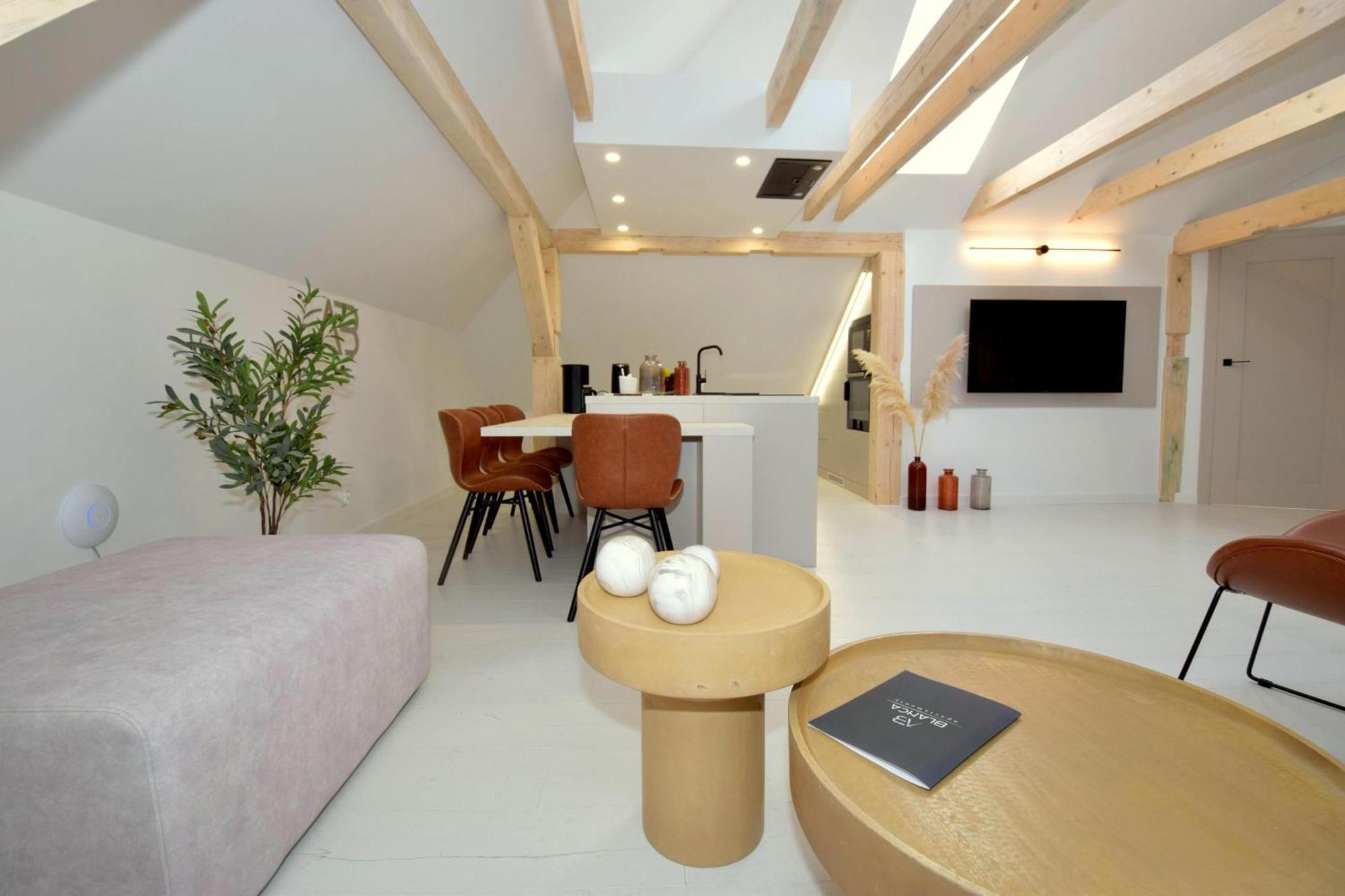 Apartment Blanca *